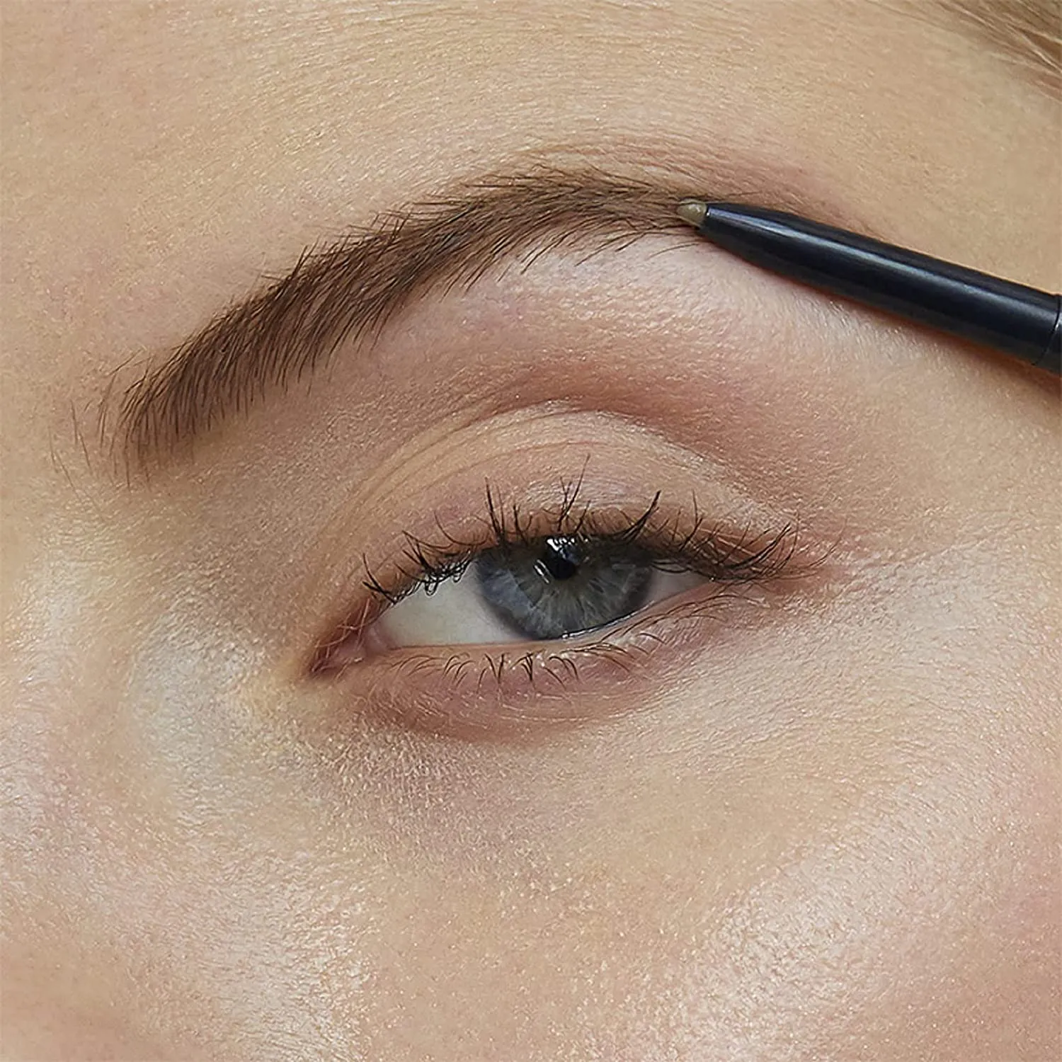 BBB LONDON Ultra Slim Brow Definer (Chai) 0.3g